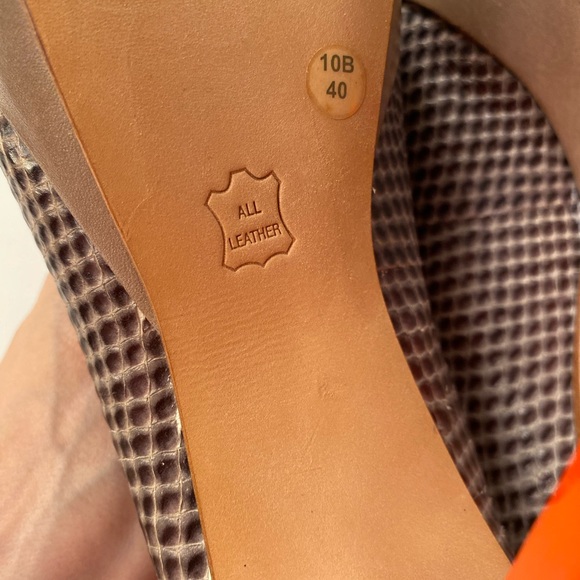 BCBGmaxazria snake embossed pumps heels grey orange 10 - Picture 5 of 12